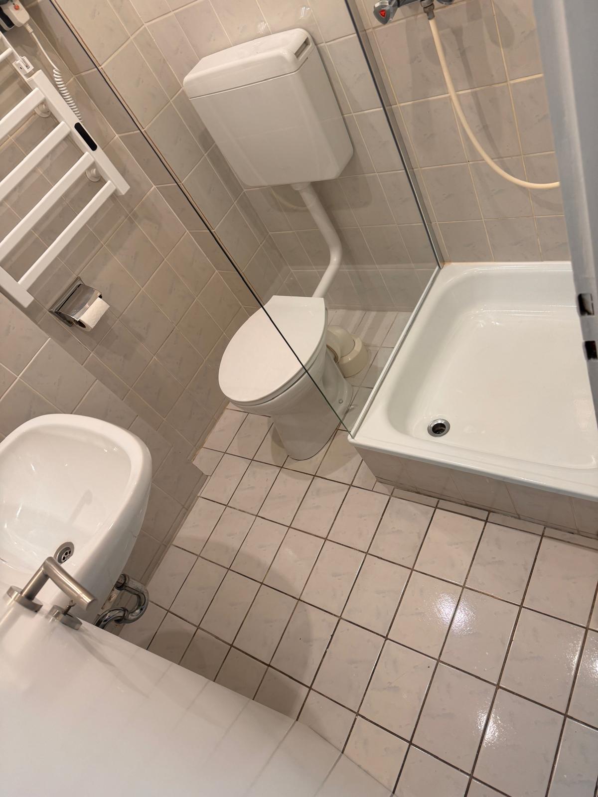 Bad – Fliesen & Dusche – Nachher